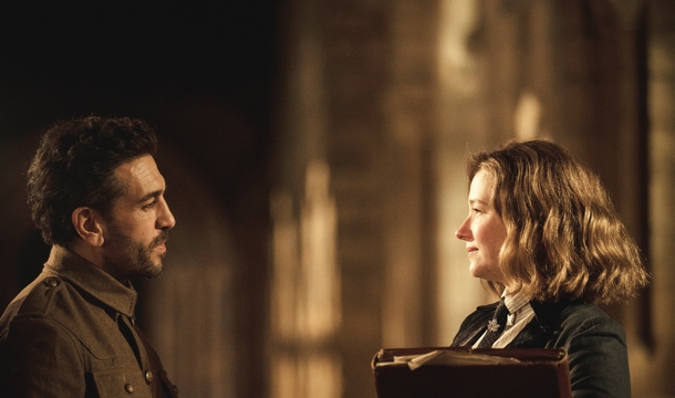 Elyas M'Barek und Haley Bennett in „Virginia Woolf's Night And Day“ (© WildBunch)
