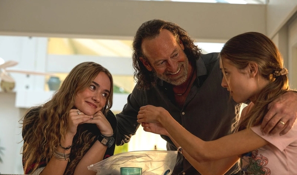 Johnny Sequoyah, Troy Kotsur und Gia Hunter in „Primate“ (© Sony/Paramount)