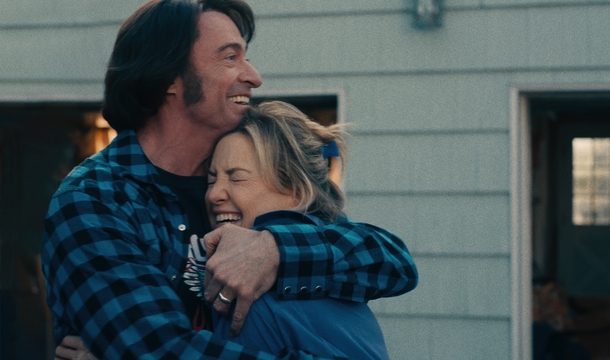 Hugh Jackman und Kate Hudson in „Song Sung Blue“ (© Universal Pictures)