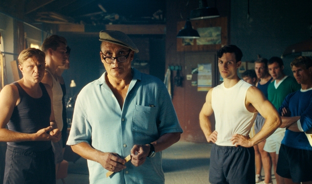 Leonard Kunz, Oliver Masucci und Nick Romeo in „Adams Acht“ (Majestic Filmverleih)