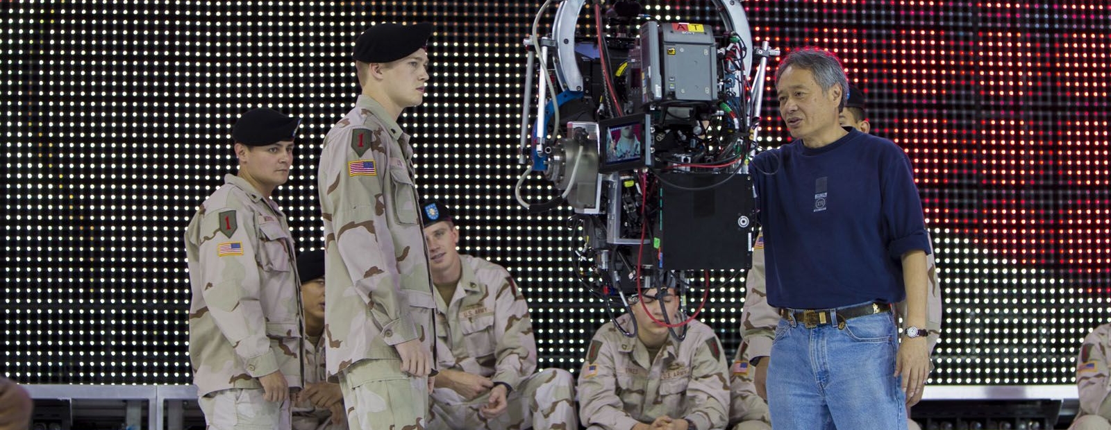 Ang Lee am Set von „Die irre Heldentour des Billy Lynn“ (© Sony Pictures)