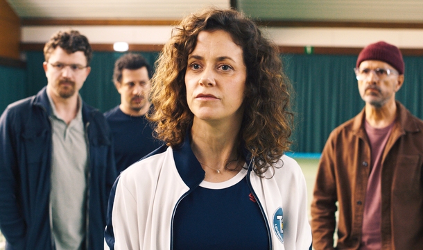 Friedrich Mücke, Fahri Yardim, Anja Knauer und Christoph Maria Herbst in „Extrawurst“ (© StudioCanal)