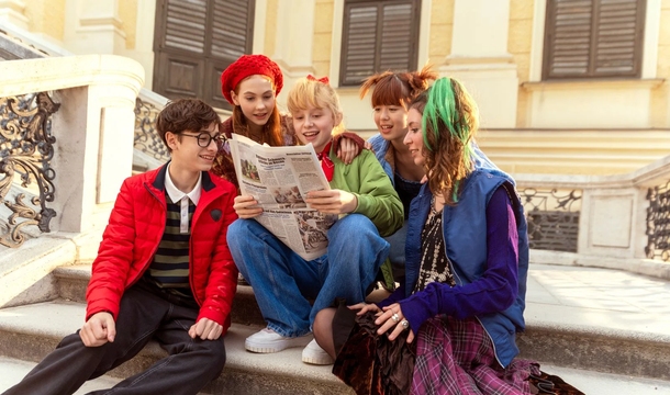 Philomena Amari, Carla Demmin, Aithonas Avgoustakis, Nala und Fia-Marie Lin in „Bibi Blocksberg – Die total verhexte Zeitreise“ (Leonine Studios)