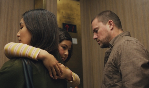 Gemma Chan, Mason Reeves und Channing Tatum in „Josephine“ (© Josephine Film Holdings LLC)