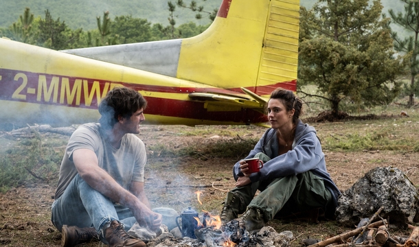 Jacob Elordi und Margaret Qualley in „Das Ende der Sterne“ (© Walt Disney)