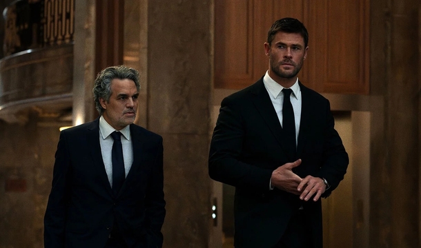 Mark Ruffalo und Chris Hemsworth in „Crime 101“ (© Sony Pictures)