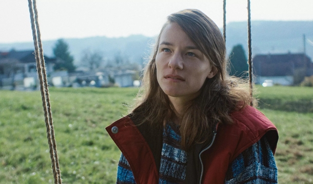 Valerie Pachner in „Vier minus drei“ (© Alamode Film)