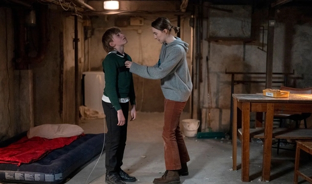 Eddie Waller und Saoirse Ronan in „Bad Apples“ (Sony/Paramount)