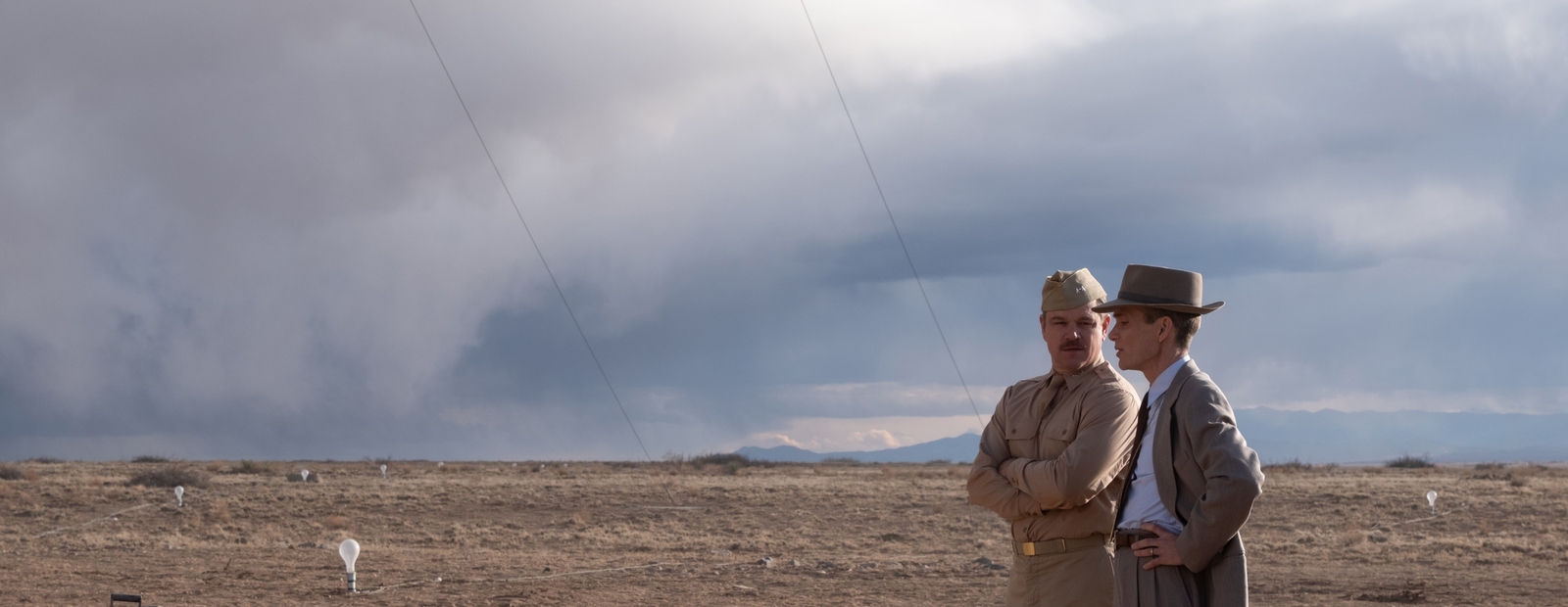 Matt Damon und Cillian Murphy in „Oppenheimer“ (© Universal Studios)