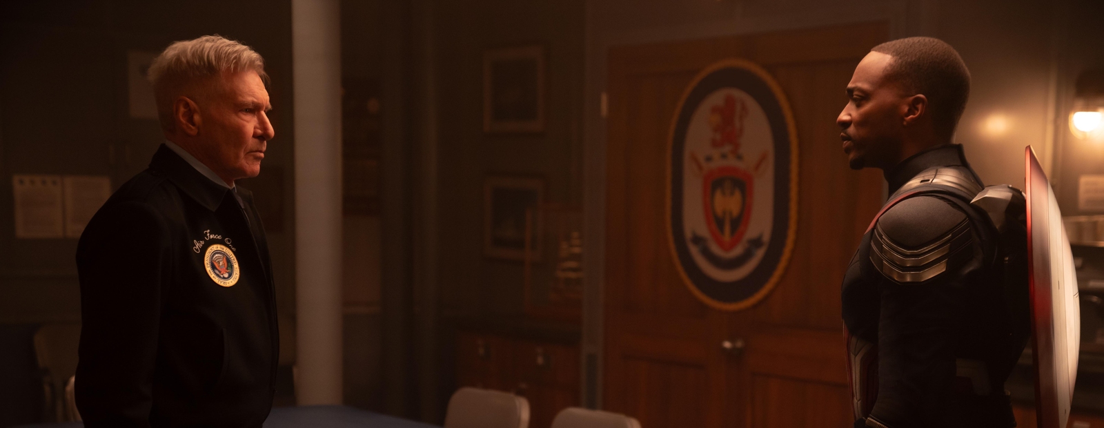 Harrison Ford und Anthony Mackie in „Captain America: Brave New World“ (© Walt Disney)