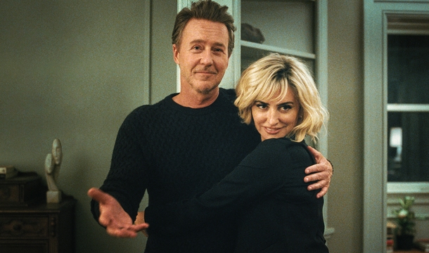 Edward Norton und Penélope Cruz in „The Invite“ (© Tobis Film)