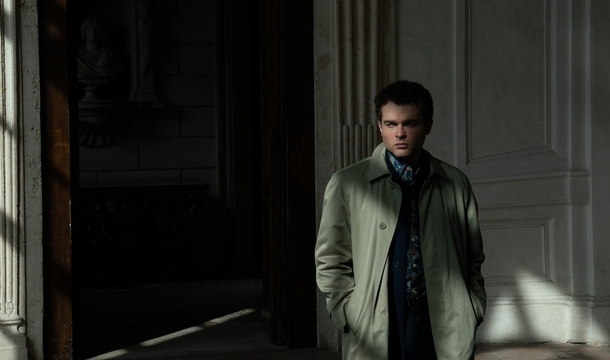 Alden Ehrenreich in „Ein Talent fürs Morden“ (Tobis Film)