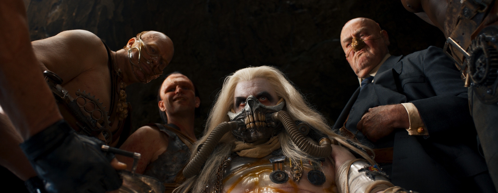 Nathan Jones, Josh Helman und Lachy Hulme in „Furiosa: A Mad Max Saga“ (© Warner Bros.)