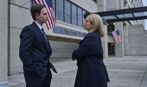 Patrick J Adams und Merritt Weaver in „The Bombing Of Pan Am 103“ (© Netflix)