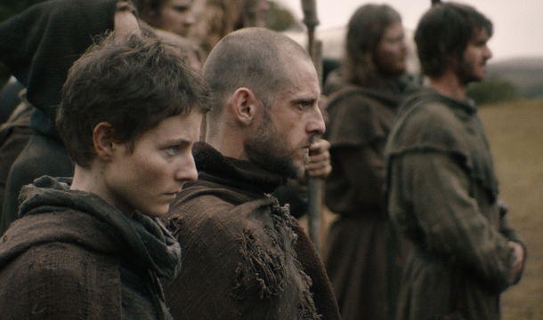 Thomasin McKenzie , Jamie Bell und Andrew Garfield in „The Uprising – Für die Freiheit“ (Leonine Studios)