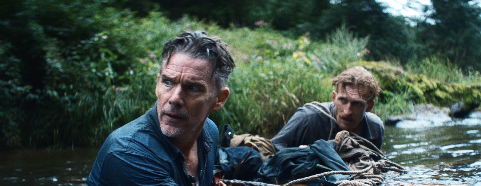 Ethan Hawke und Austin Amelio in „The Weight“ (© Fields Entertainment / augenschein Filmproduktion)