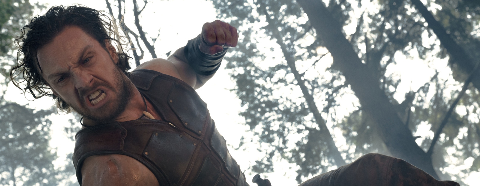 Aaron Taylor-Johnson in „Kraven The Hunter“ (© Sony Pictures)