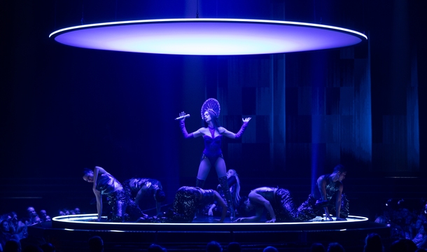 Anne Hathaway in „Mother Mary“ (© Leonine Studios)