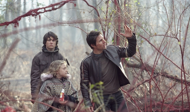 Justin Chatwin, Dakota Fanning und Tom Cruise in „Krieg der Welten“ (© UIP)