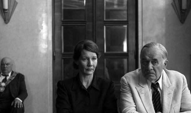 Sandra Hüller und Hanns Zischler in „Vaterland“ (© Neue Visionen)