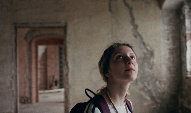 Frida Hornemann in „Etwas ganz Besonderes“ (© Adrian Campean / Trimafilm)